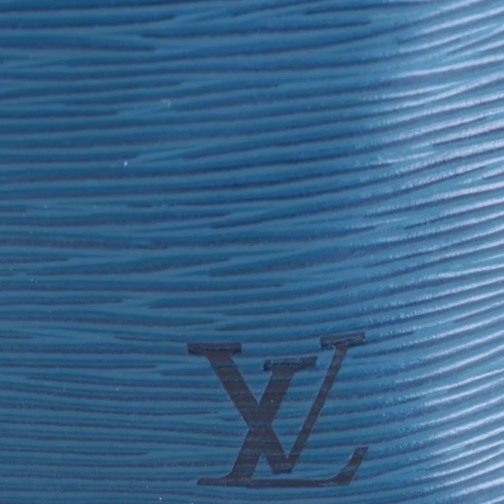 Louis Vuitton Noè Petit Bucket Bag in Toledo Blue and Black Epi Leather - Picture 3 of 8